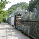 西宮市鷲林寺墓地の墓地内写真