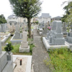 西宮市愛宕山墓地の墓地内写真