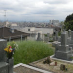 西宮市愛宕山墓地の墓地内写真